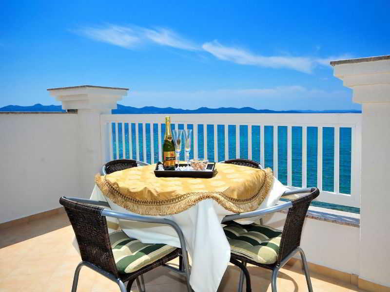 Triana-adults Only 4*