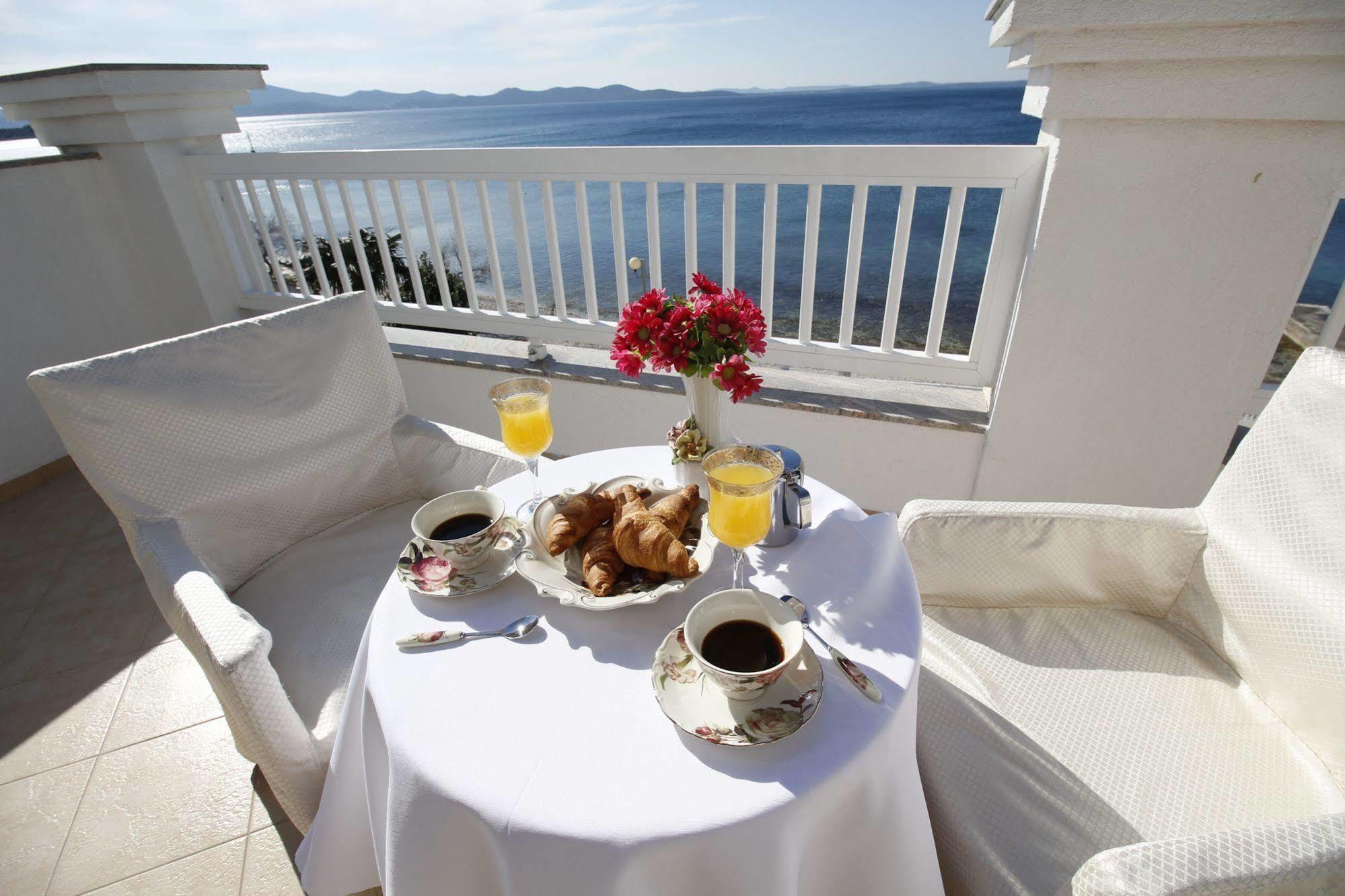 Triana-adults Only 4*